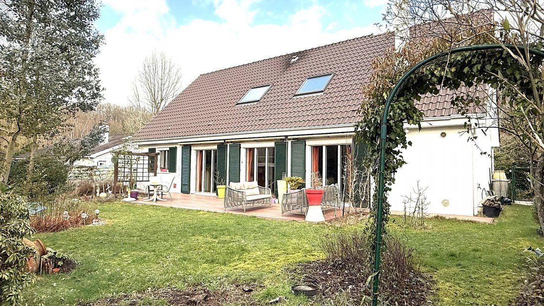 House in Les Clayes-sous-Bois, Ile-de-France, France 1 - 17247796