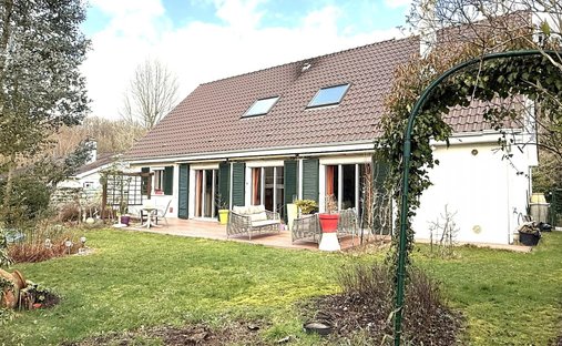 House in Les Clayes-sous-Bois, Ile-de-France, France 1