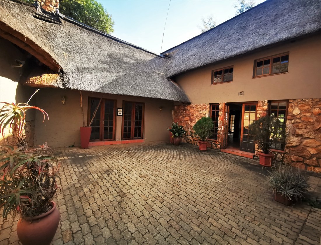 Farm Ranch in Mogale City Local Municipality, Gauteng, South Africa 2 - 17250733