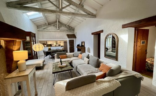 House in Ile Saint-Martin, Occitania, France 1