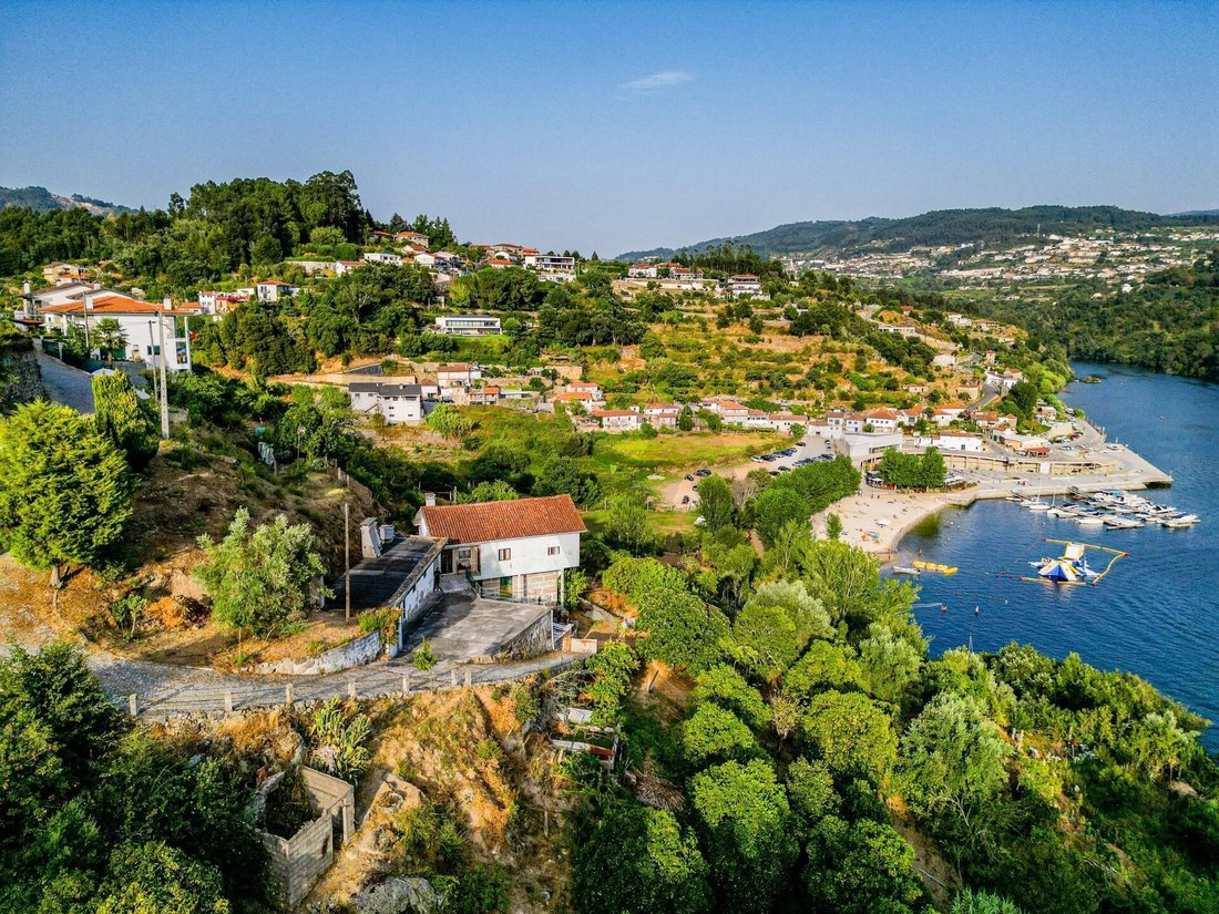 Farm Ranch in Alpendorada, Varzea e Torrao, Porto District, Portugal 1 - 17249506