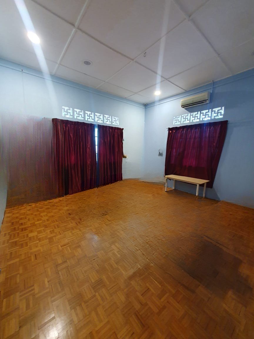 Petaling Jaya, Selangor, Malaysia 3 - 17249562