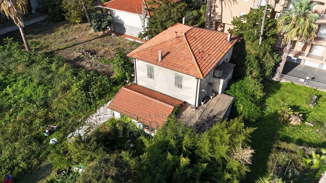 Villa in Bordighera, Liguria, Italy 3 - 17255076