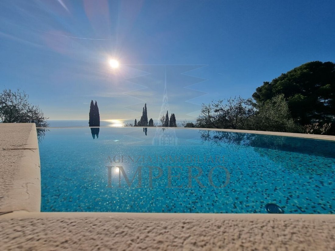 Villa in Bordighera, Liguria, Italy 3 - 17255747