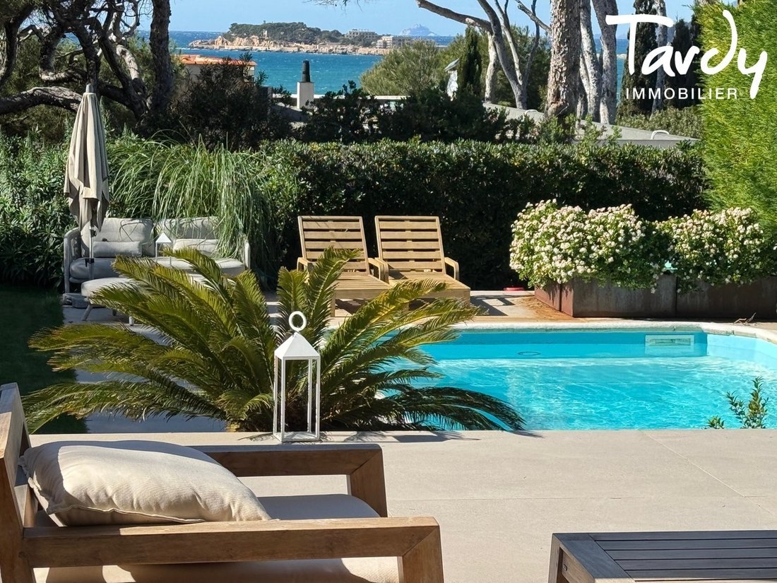 Villa in Nord, Sanary-sur-Mer, France 1 - 17056670