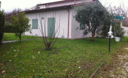 Villa in Vittoria Apuana, Forte dei Marmi, Tuscany 1