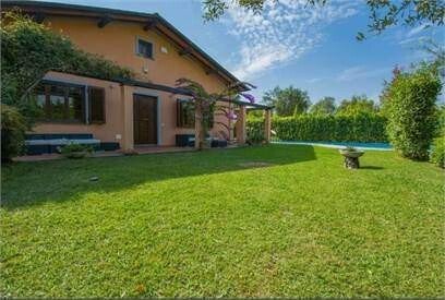 Villa in Pietrasanta, Tuscany, Italy 2 - 17255009