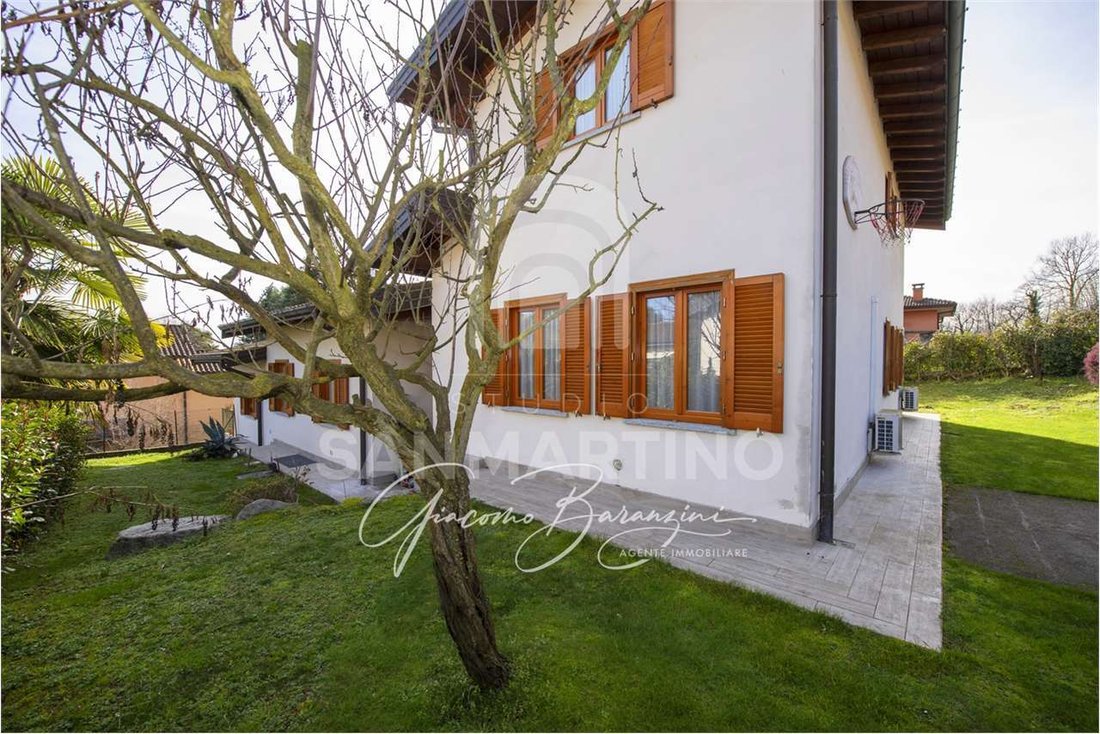 Villa in Travedona Monate, Lombardy, Italy 3 - 17254195