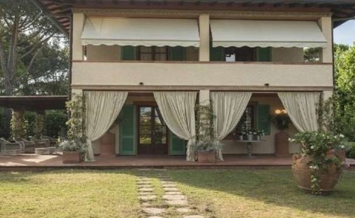 Villa in Vittoria Apuana, Forte dei Marmi, Tuscany 1