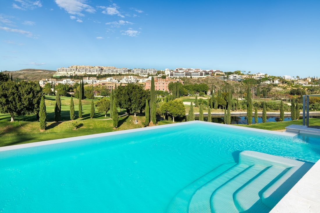 Villa in Cancelada, Estepona, Andalusia 2 - 17257850