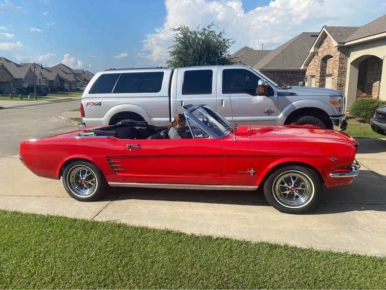 Cabriolet in Glendale, United States 4 - 17256922