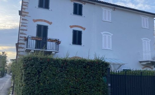 House in Center, Forte dei Marmi, Tuscany 1