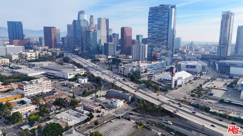 Los Angeles, California, United States 5 - 17253764