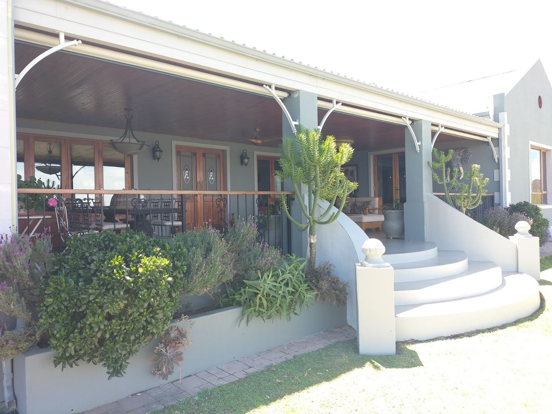 Farm Ranch in Oudtshoorn Local Municipality, Western Cape, South Africa 1 - 17252090