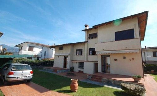 Villa in Tonfano, Pietrasanta, Italy 1