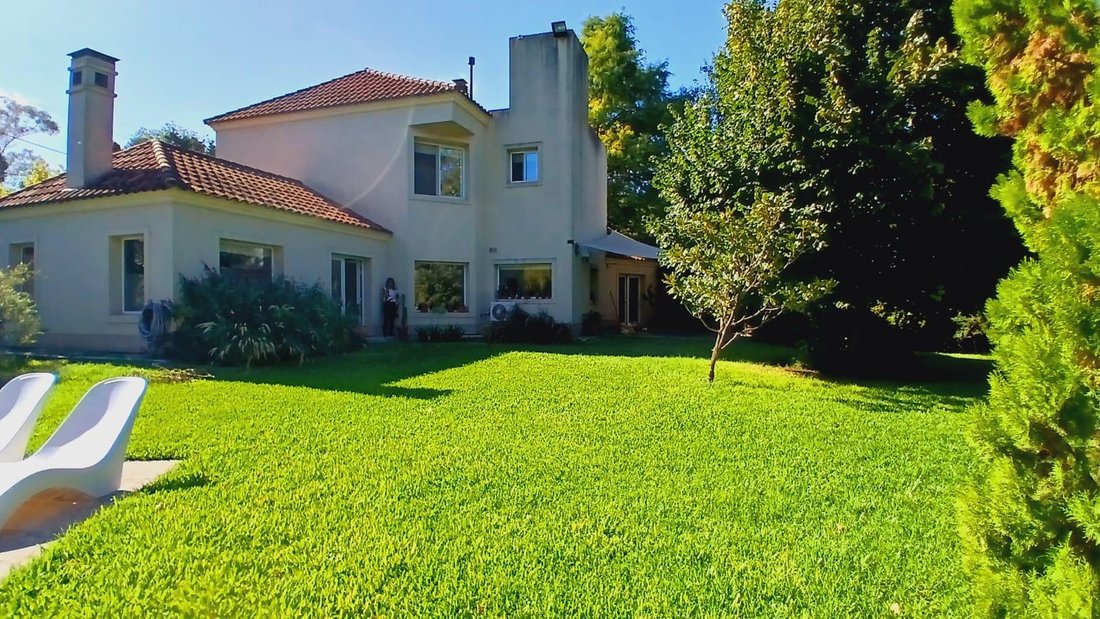 House in Villa Udaondo, Buenos Aires Province, Argentina 2 - 17250953