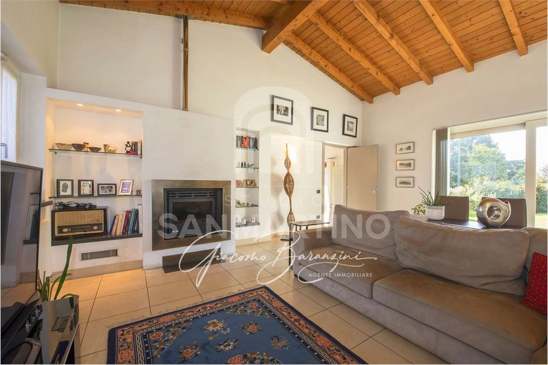 Villa in Travedona Monate, Lombardy, Italy 2 - 17254195