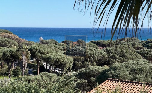 Villa in Ville-Les Saquedes-Le Bouillonnet, Sainte-Maxime, France 1