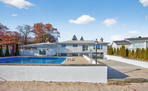 Casa in Tiny, Ontario, Canada 1