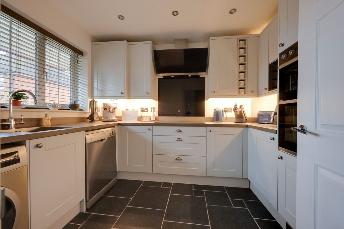 House in Burgess Hill, England 5 - 17247995