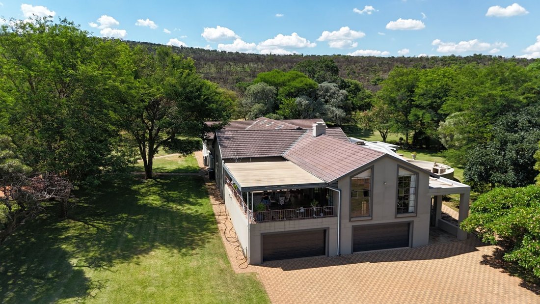 Farm Ranch in Johannesburg, Gauteng, South Africa 2 - 17252521