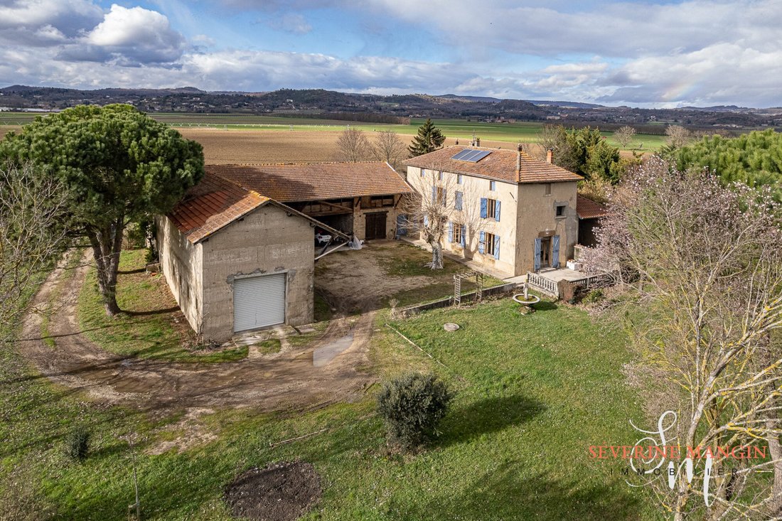 Farm Ranch in Saint-Paul-les-Romans, Auvergne-Rhône-Alpes, France 1 - 17256550