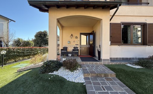 Villa in San Giuliano Milanese, Lombardy, Italy 1