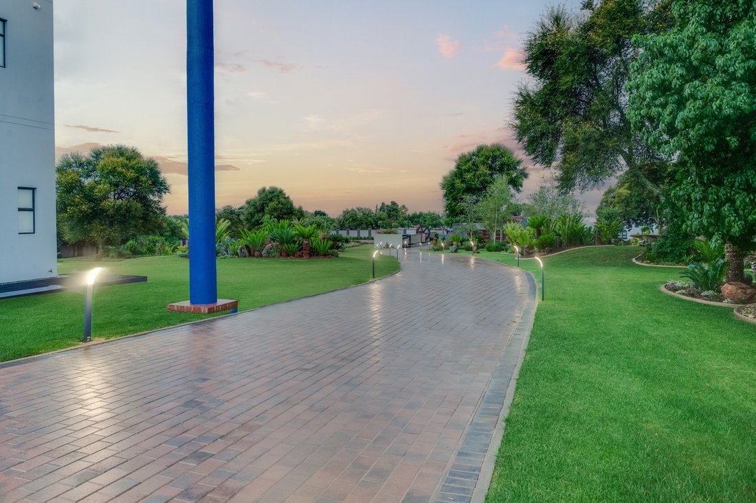 House in Ruimsig, Gauteng, South Africa 4 - 17251749