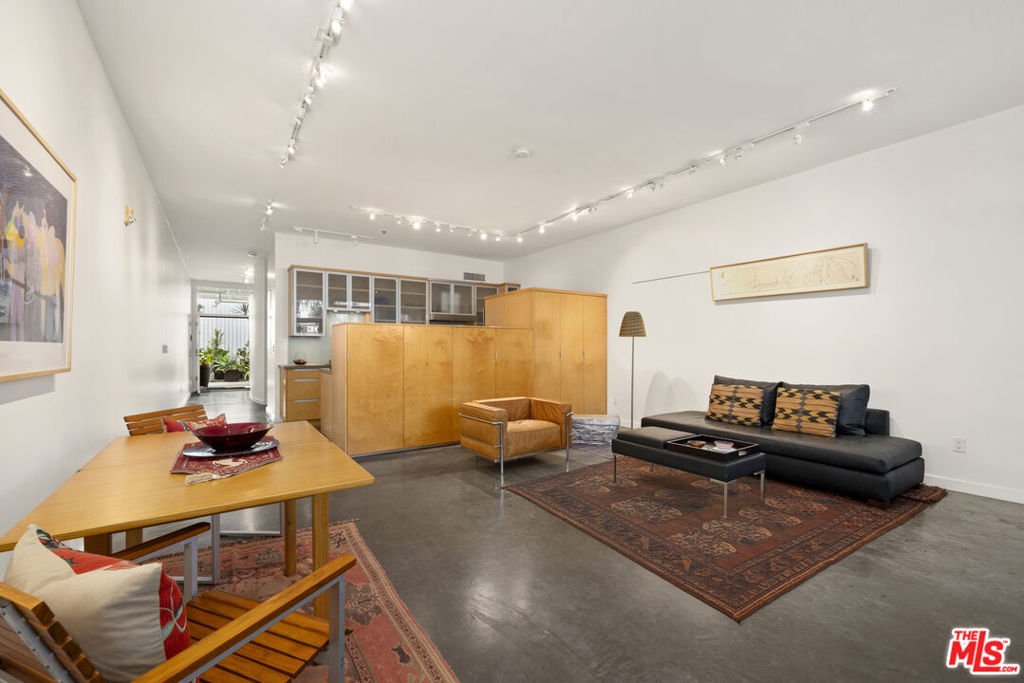 Condo in Los Angeles, California, United States 3 - 17253730