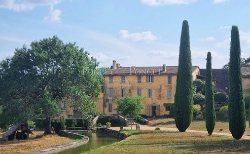 Azienda agricola a Entrecasteaux, Provenza-Alpi-Costa Azzurra, Francia 1