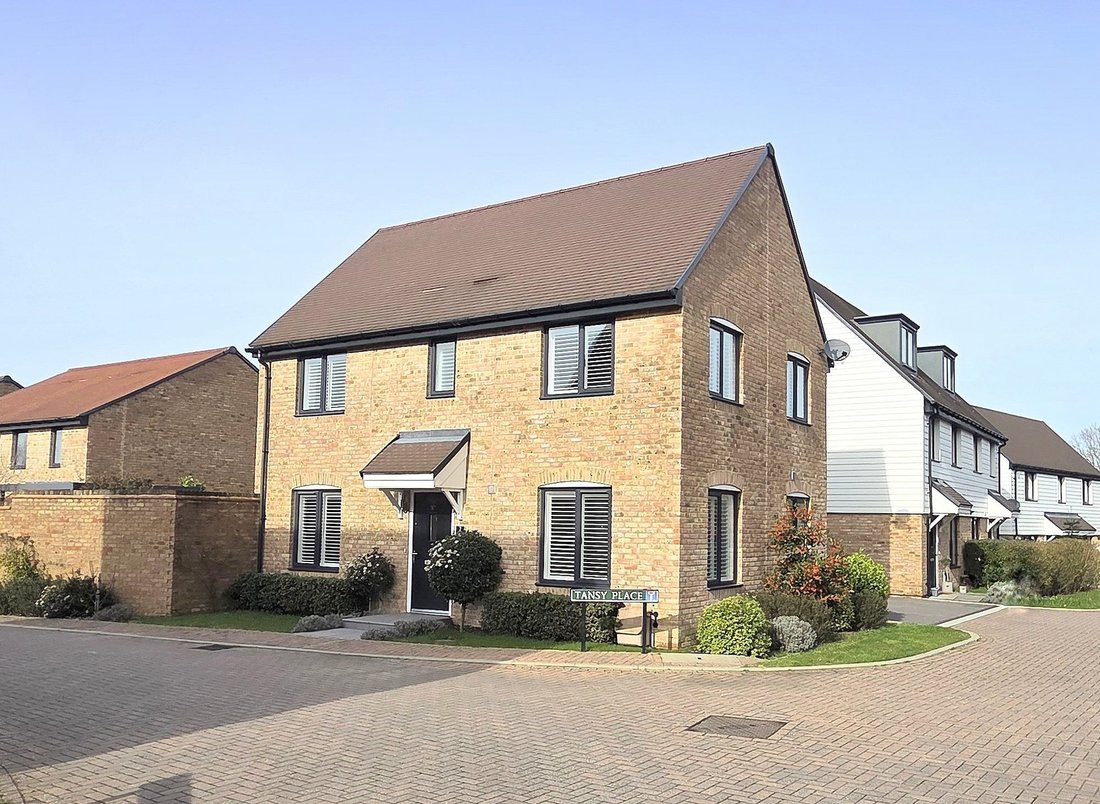 House in Walstead, Copthorne, England 1 - 17247997