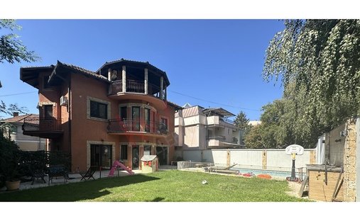 Maison à Meljak, Serbie 1