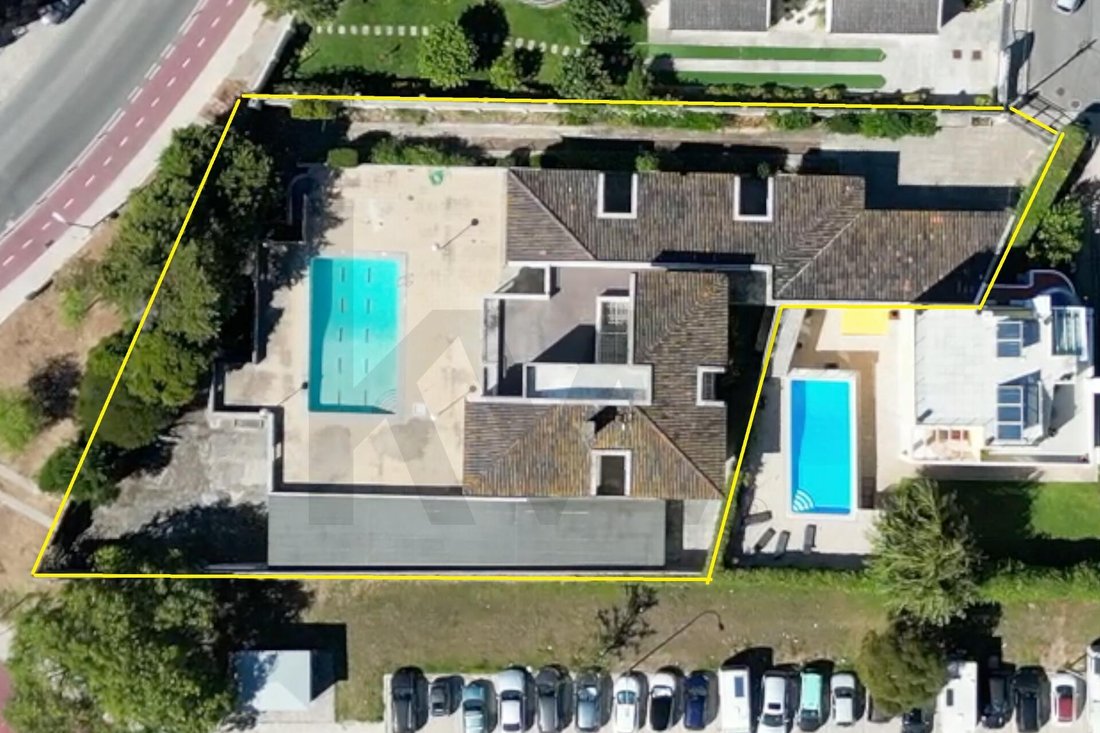 House in Carcavelos e Parede, Lisbon, Portugal 2 - 17251360