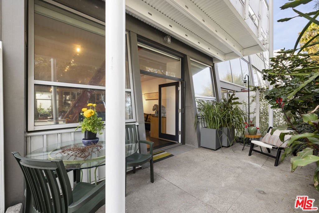Condo in Los Angeles, California, United States 1 - 17253730