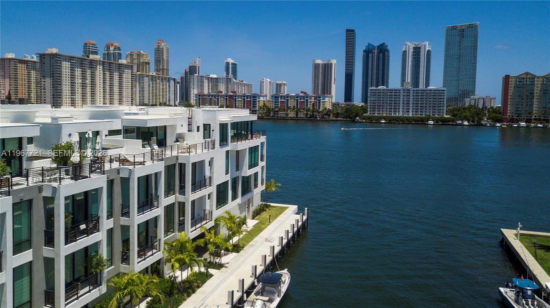 Townhouse in Golden Beach, Florida, United States 1 - 17254861