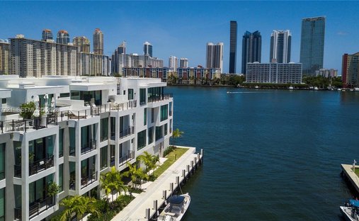 Townhouse in Golden Beach, Florida, United States 1