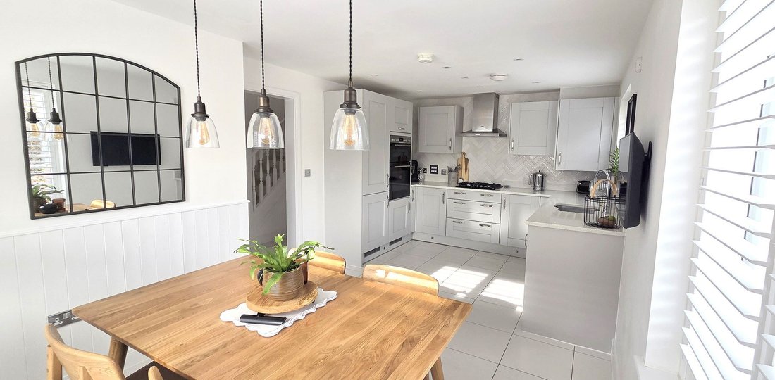 House in Walstead, Copthorne, England 2 - 17247997