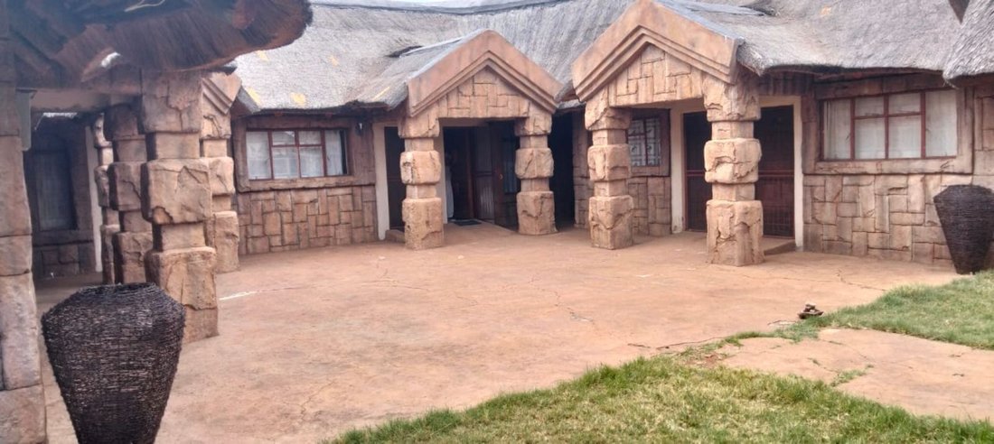 Farm Ranch in Johannesburg, Gauteng, South Africa 2 - 17251098