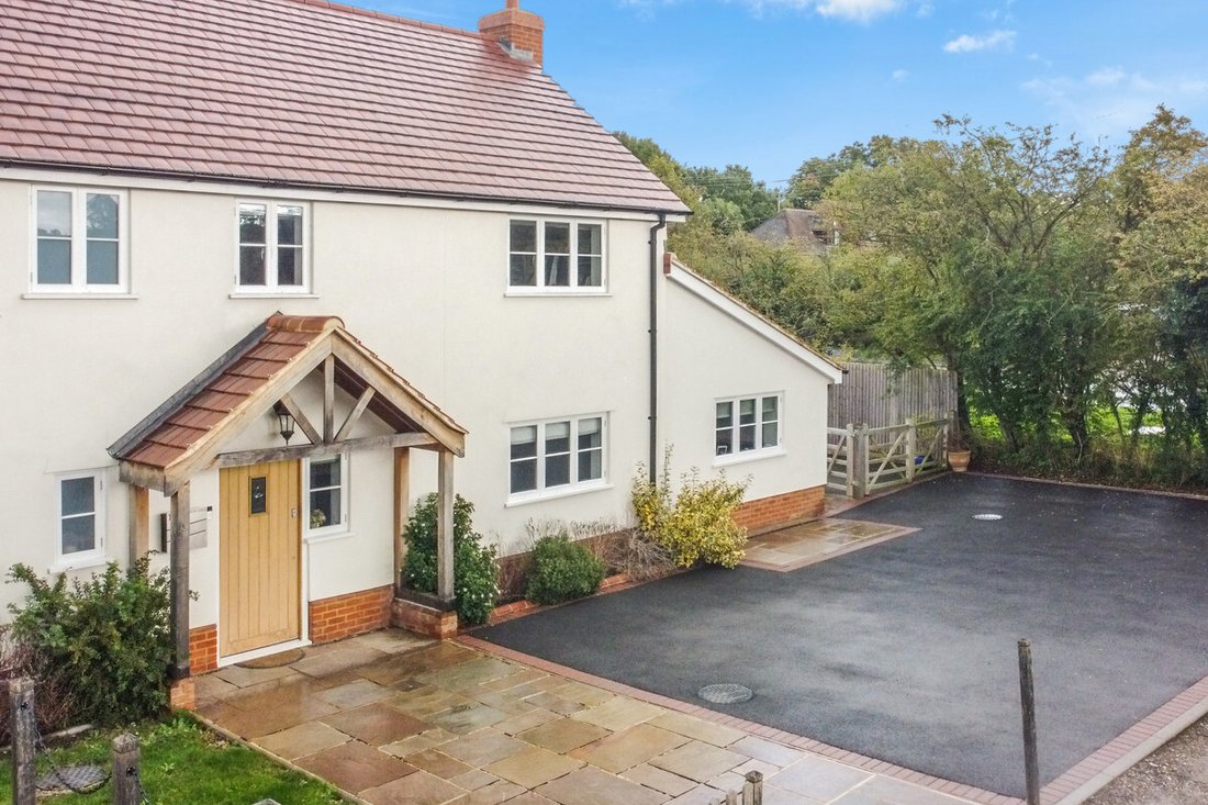 House in Crooked Mile, Nazeing, England 1 - 17250535