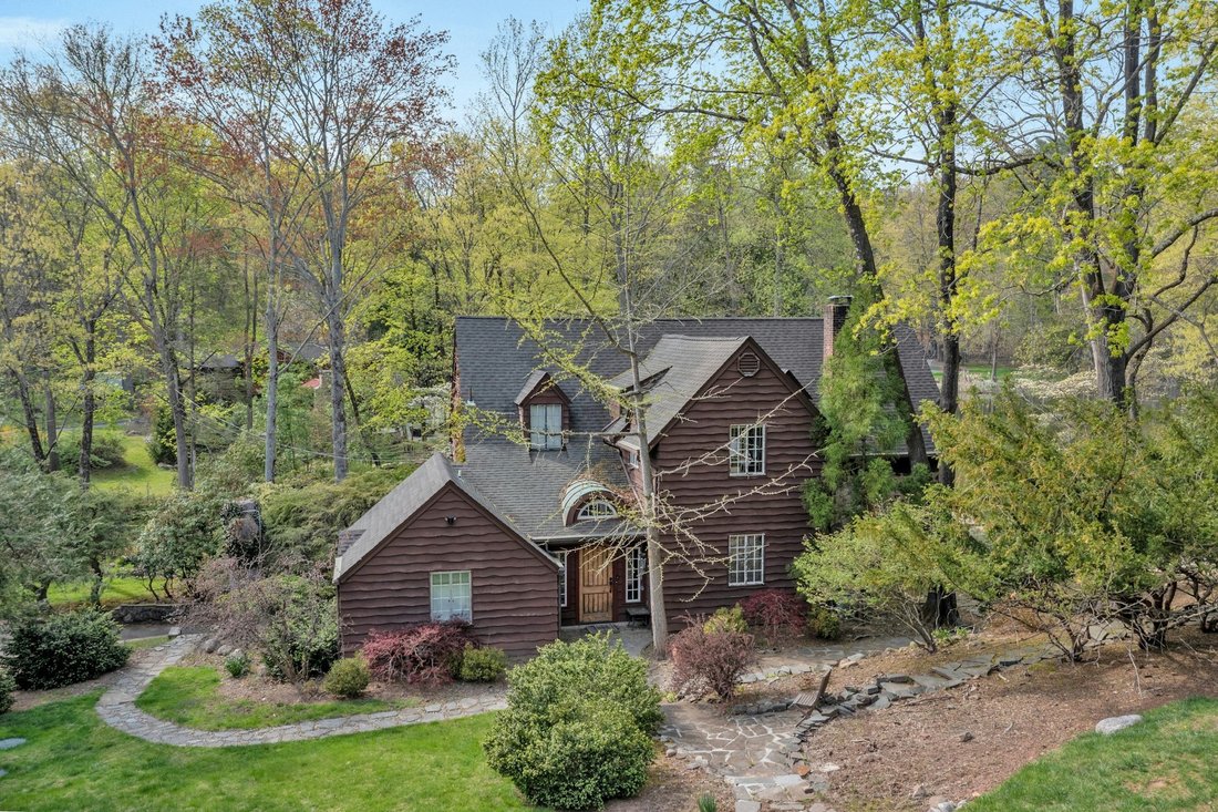 House in Airmont, New York, United States 1 - 17247872