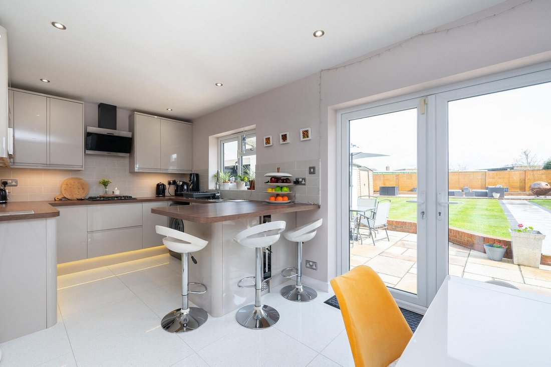 House in Horsham, England 4 - 17250913
