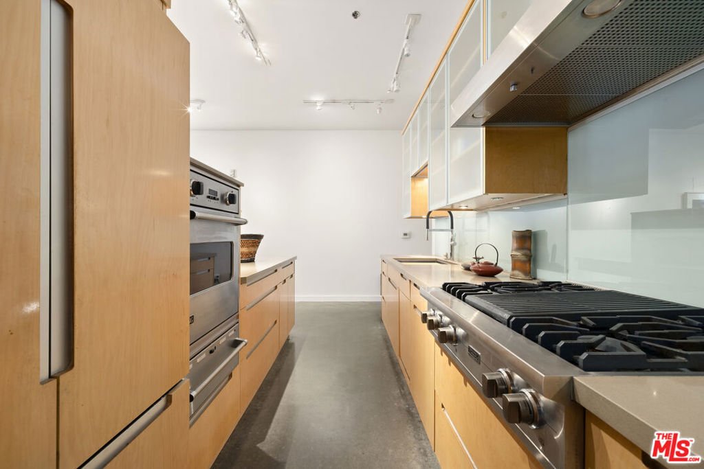 Condo in Los Angeles, California, United States 5 - 17253730