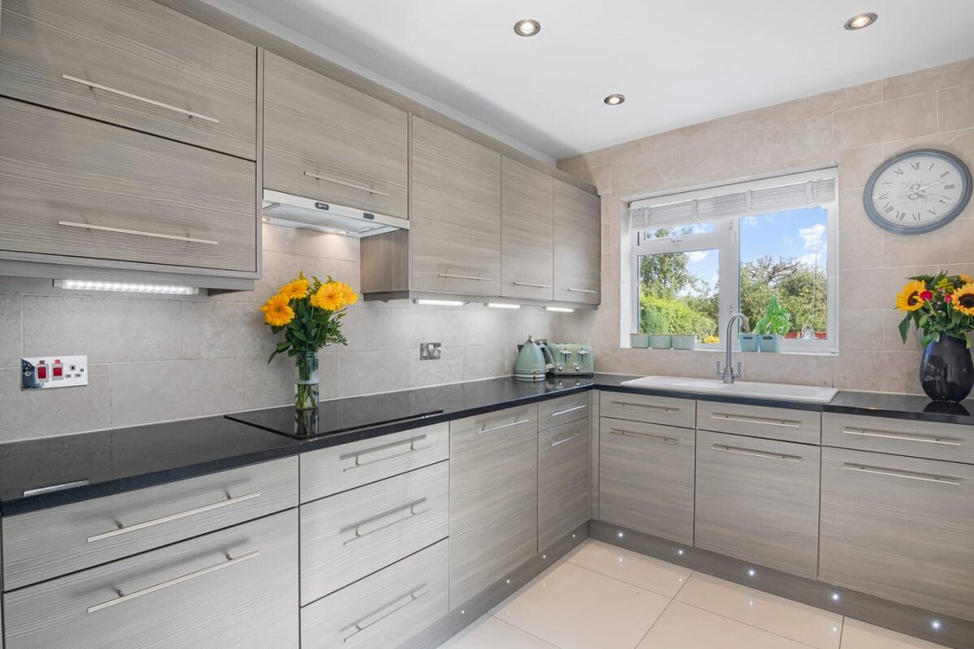 House in Beaumont, Broxbourne, England 2 - 17249752
