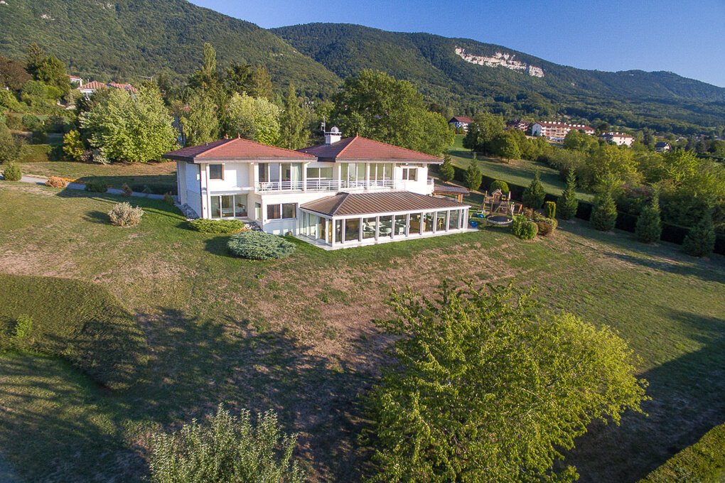 Estate in Collonges-sous-Salève, Auvergne-Rhône-Alpes, France 1 - 17247472