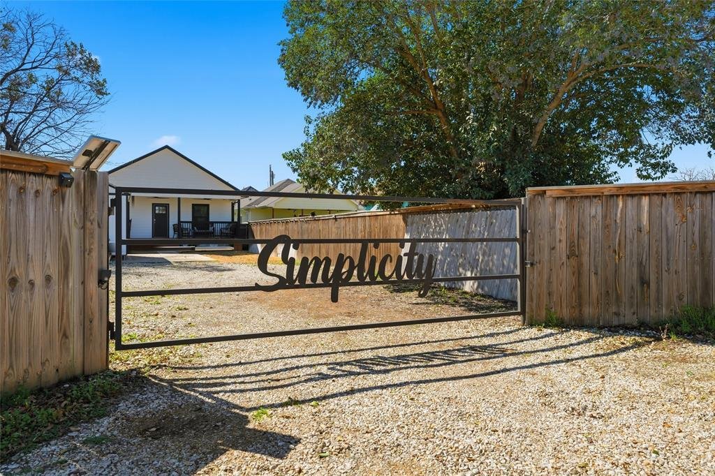 House in Waco, Texas, United States 1 - 17255634