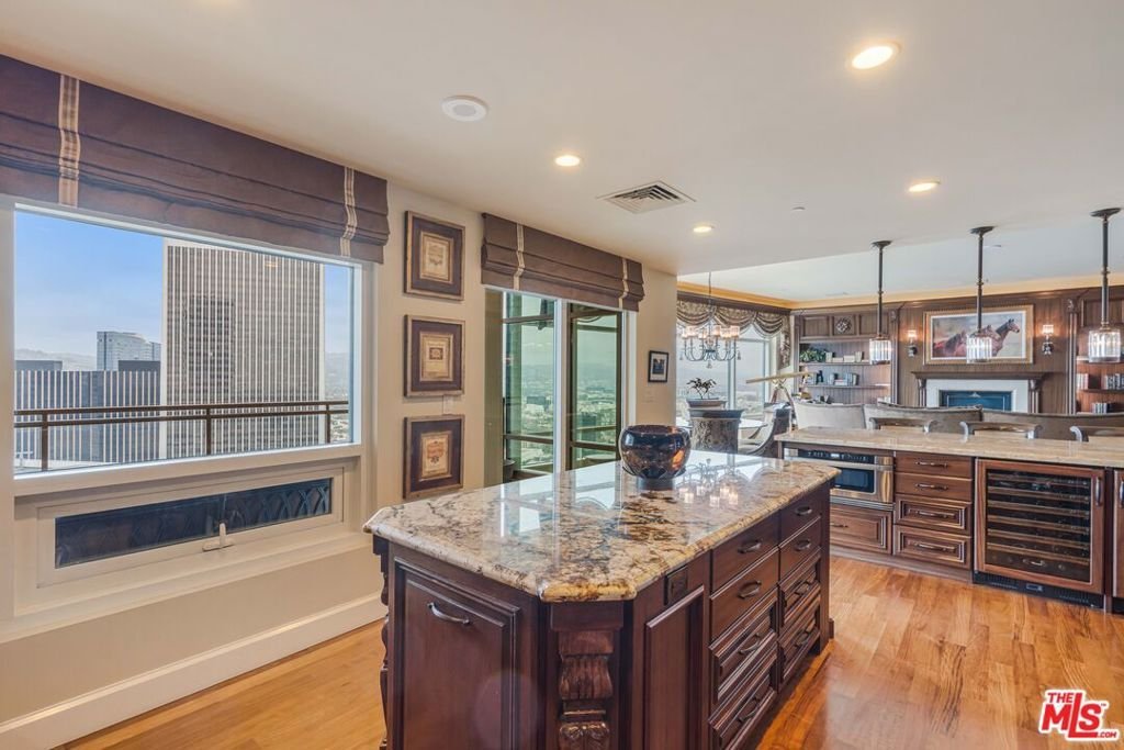 Condo in Los Angeles, California, United States 1 - 17256946