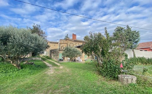 House in Charmes-sur-Rhone, Auvergne-Rhône-Alpes, France 1