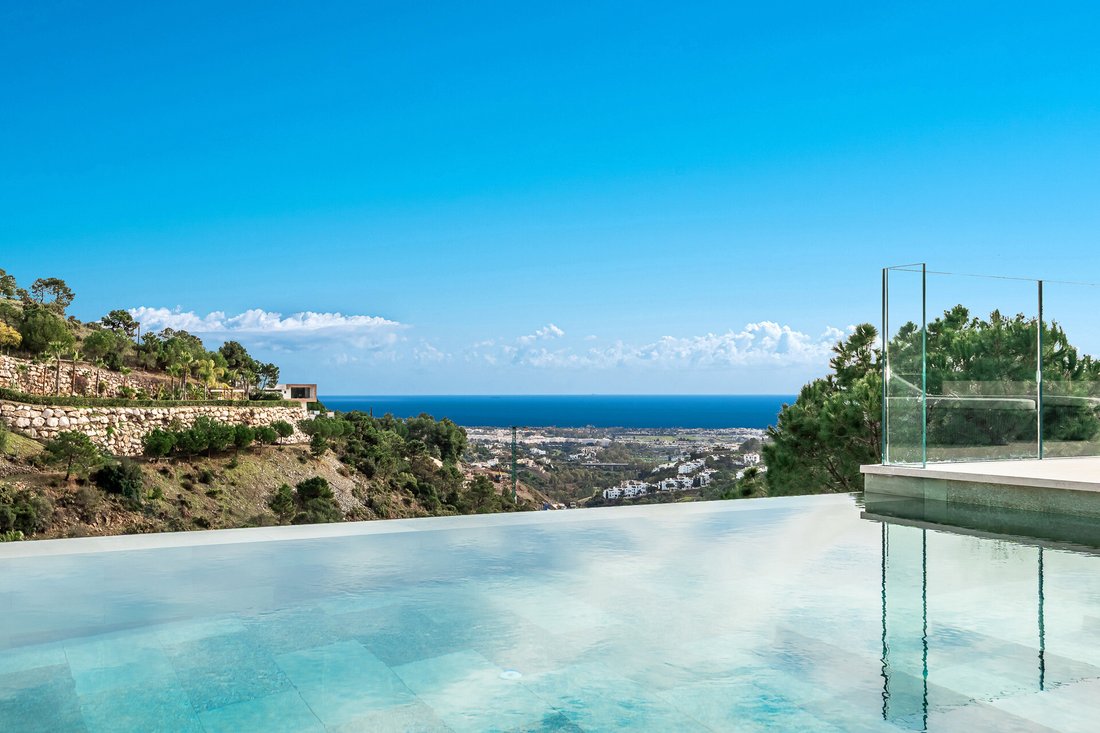 Villa in El Madroñal, Benahavis, Spain 2 - 16759895