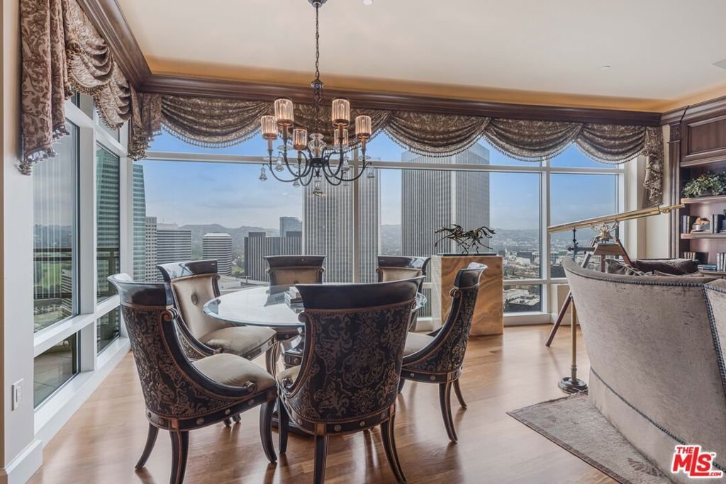 Condo in Los Angeles, California, United States 5 - 17256946