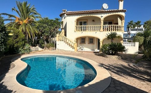 Chalet in Calp / Calpe, Valencian Community, Spain 1